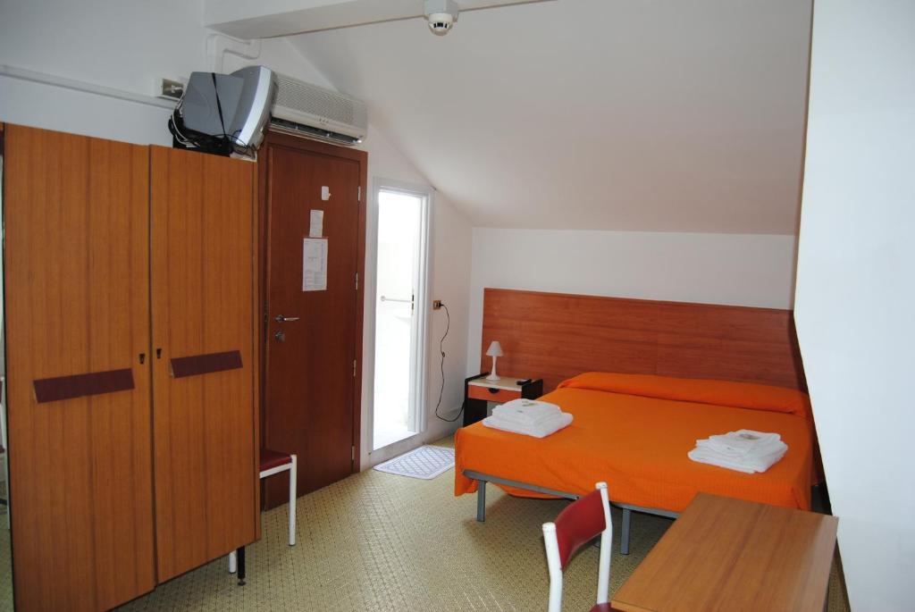 Hotel Trevi Cesenatico Oda fotoğraf