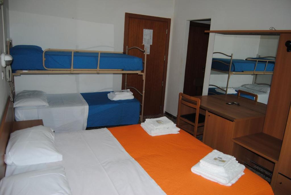 Hotel Trevi Cesenatico Oda fotoğraf