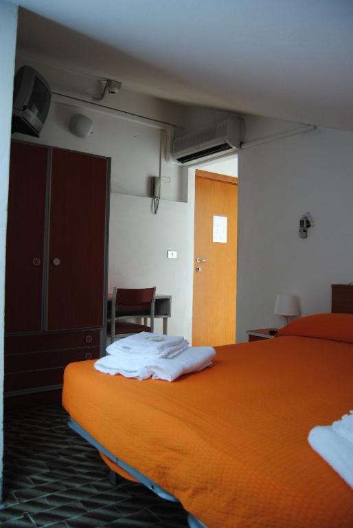 Hotel Trevi Cesenatico Oda fotoğraf